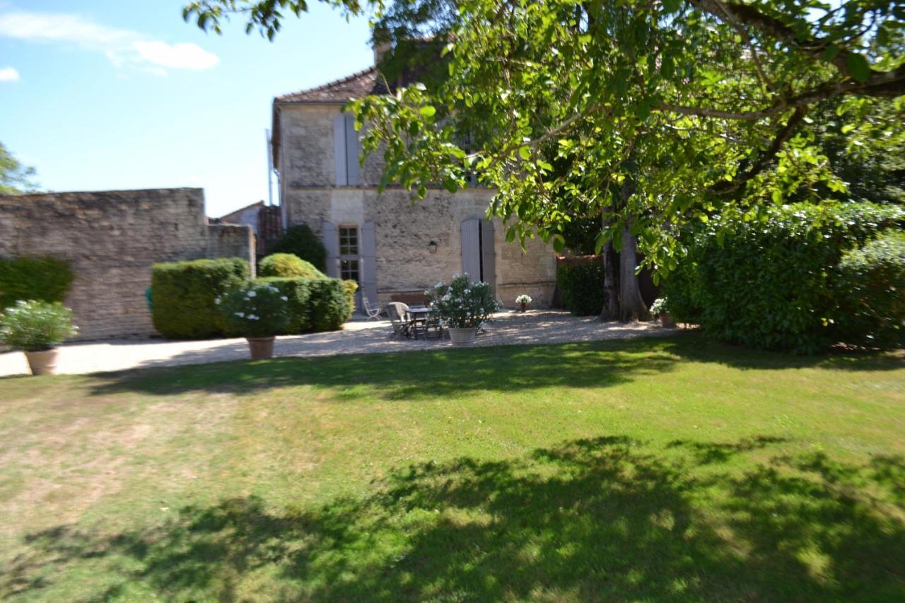 Rouillac  Le Petit Logis Bed & Breakfast エクステリア 写真