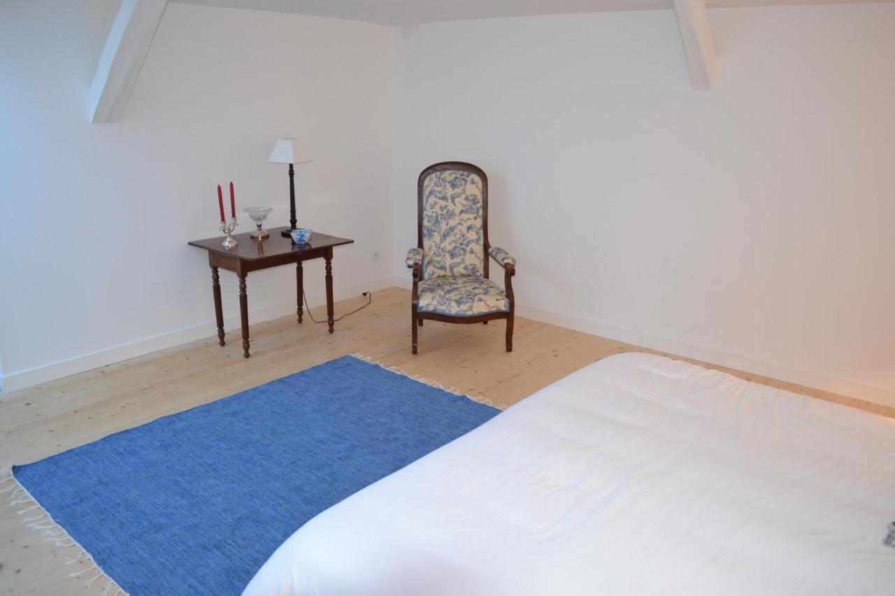 Rouillac  Le Petit Logis Bed & Breakfast エクステリア 写真